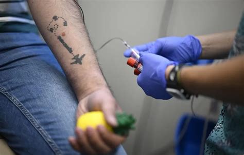 jovenes gay|Young gay Latinos are seeing a rising share of new HIV cases, a .